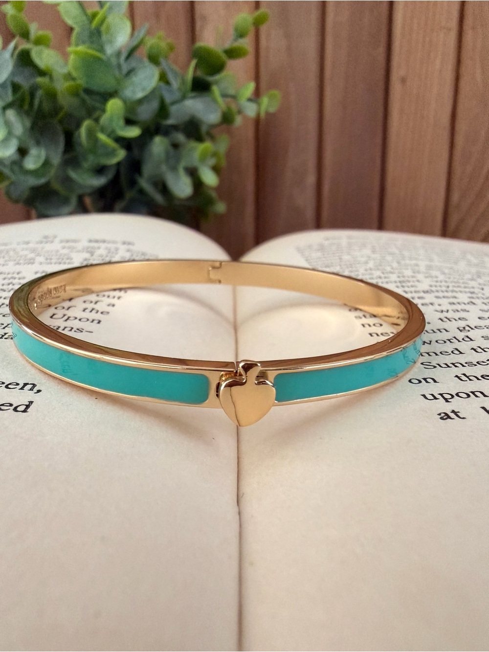 Kate Spade Hinged Enamel Gold Tone Bangle - Turquoise EUC